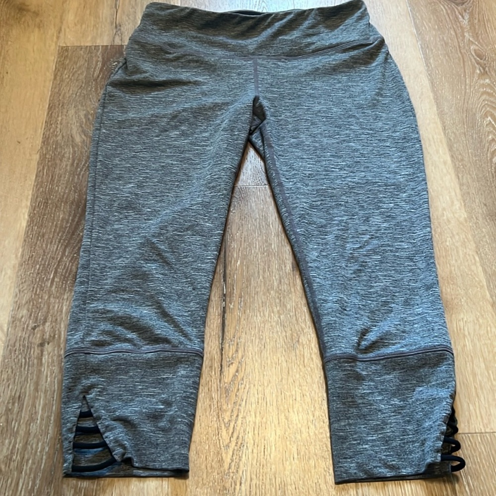 Prana Capri Leggings Woman’s Medium Gray Yoga Workout Fitness Athleisure Hike